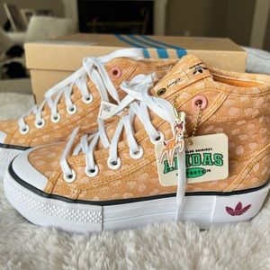 NWT Adidas x Disney Nizza Trek W size 5 Beige